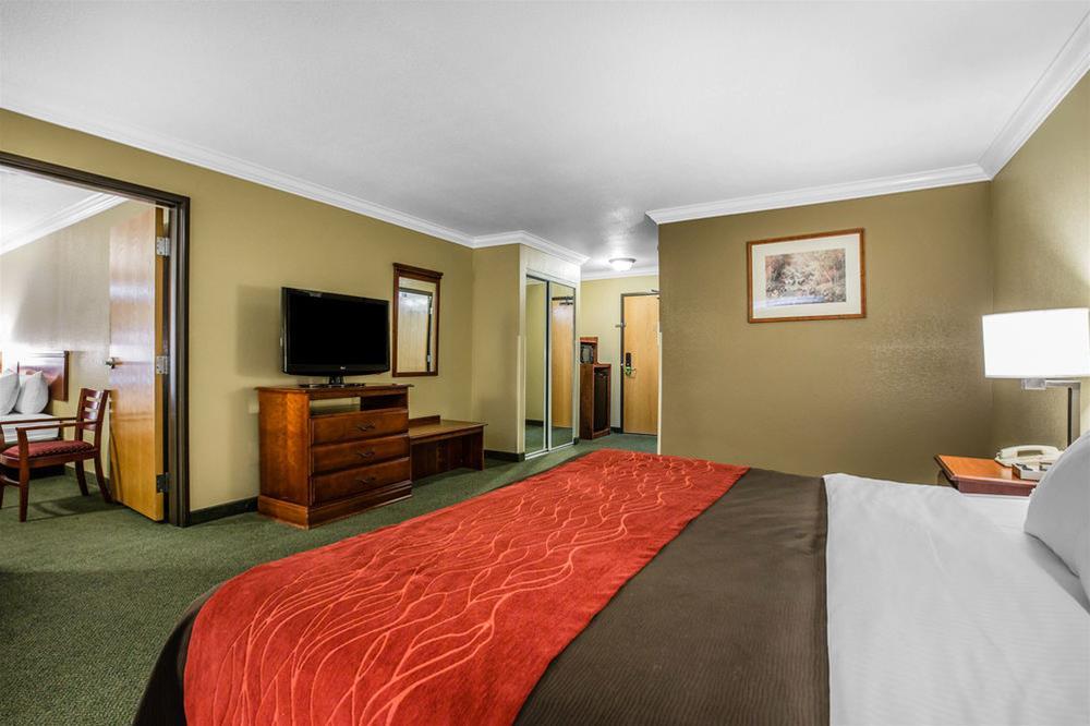 Comfort Inn & Suites Redwood Country Fortuna Extérieur photo