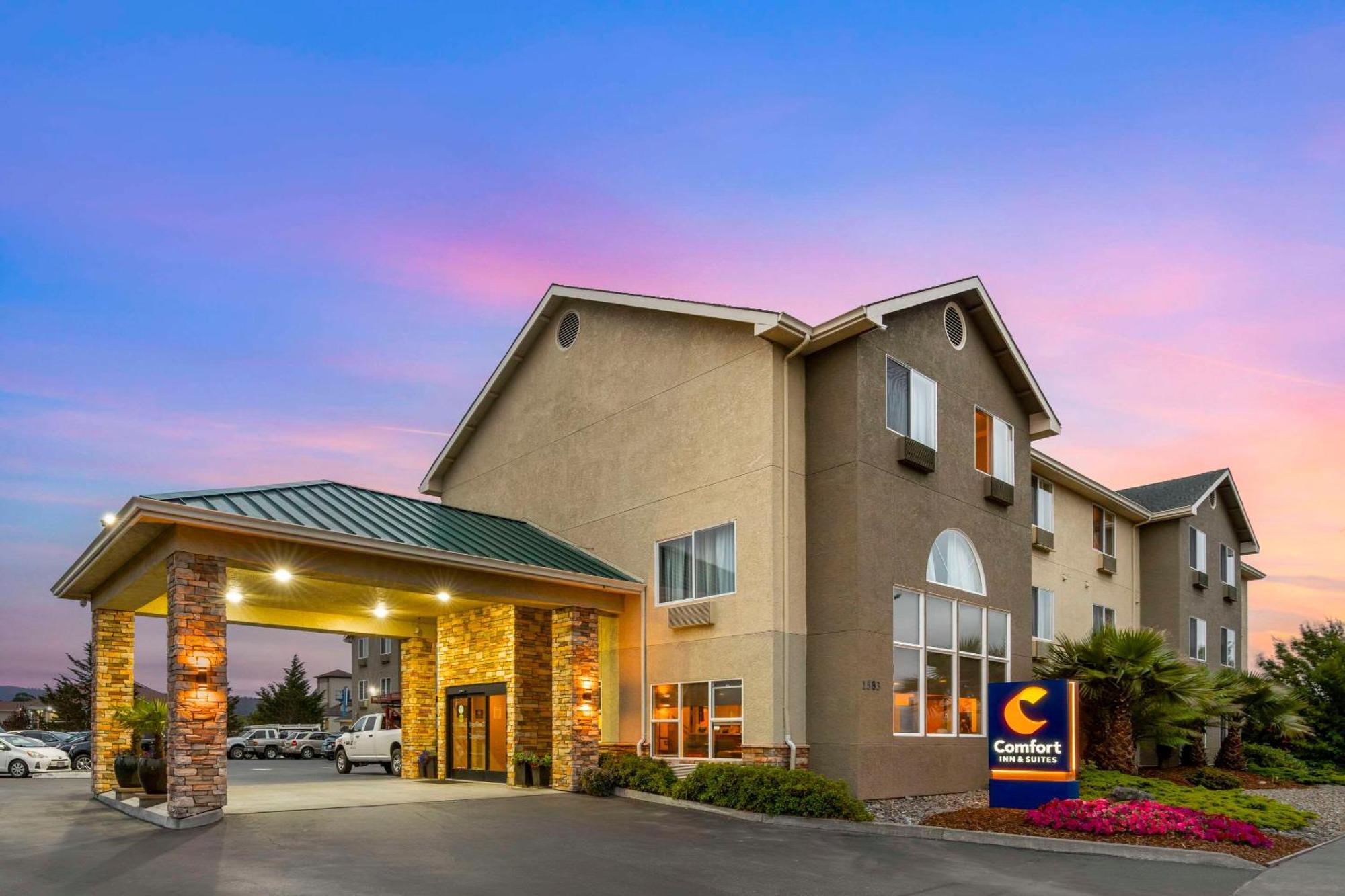 Comfort Inn & Suites Redwood Country Fortuna Extérieur photo