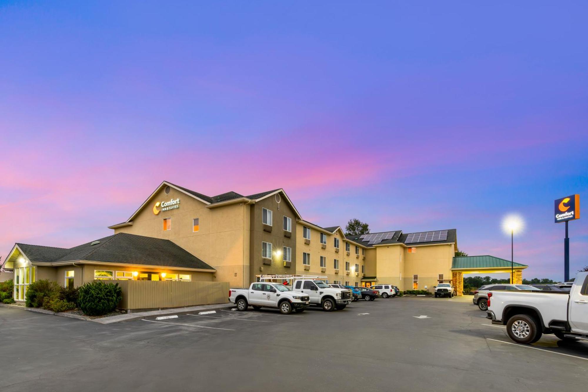 Comfort Inn & Suites Redwood Country Fortuna Extérieur photo