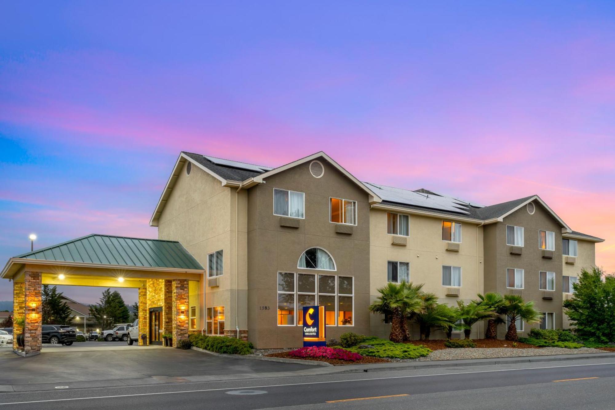 Comfort Inn & Suites Redwood Country Fortuna Extérieur photo